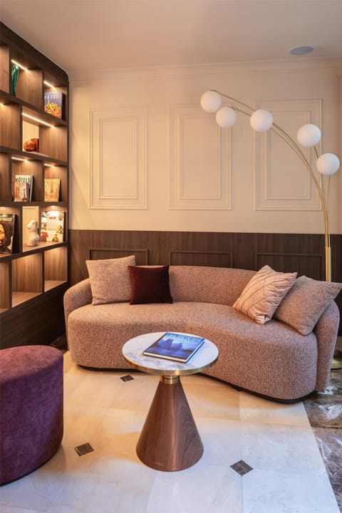 Check-in/check-out kiosk