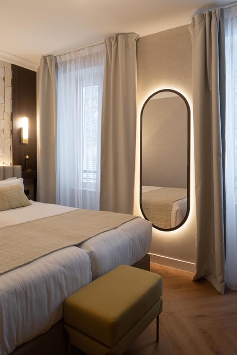 Comfort Room, 2 Twin Beds, Non Smoking | In-room safe, desk, laptop workspace, blackout drapes