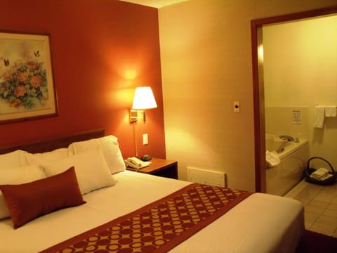 Suite, 1 King Bed, Non Smoking (Jacuzzi) | Desk, free WiFi, bed sheets, wheelchair access