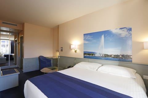 Minibar, in-room safe, desk, soundproofing