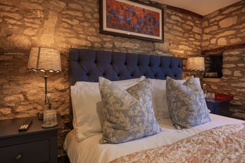 Basic Double Room | Desk, iron/ironing board, free WiFi, bed sheets