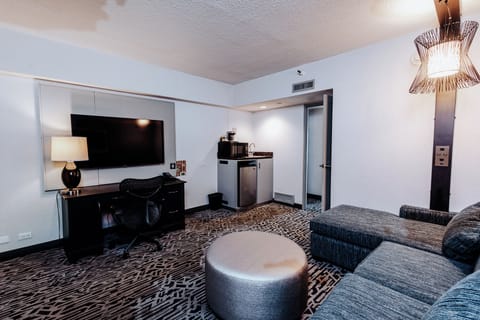 1 bedroom, premium bedding, in-room safe, desk