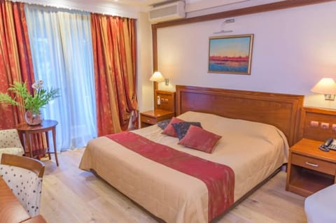 Superior Double or Twin Room | In-room safe, desk, blackout drapes, soundproofing