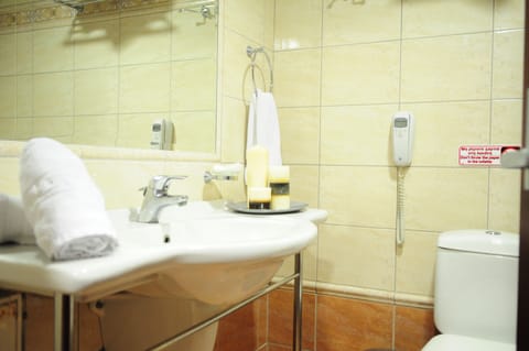 Bathtub, free toiletries, hair dryer, bathrobes