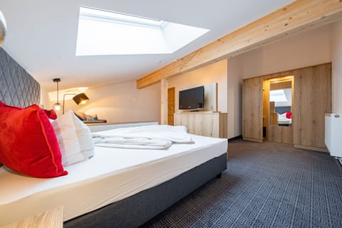 Comfort Double Room | Hypo-allergenic bedding, memory foam beds, minibar, in-room safe