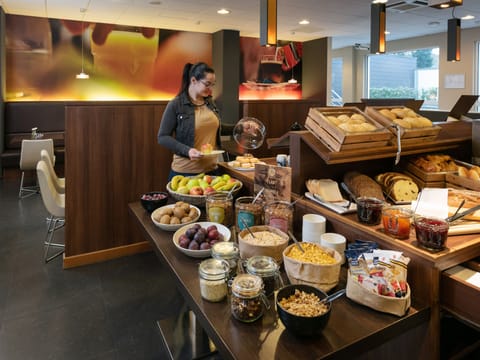 Daily buffet breakfast for a fee