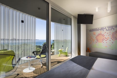 Grand  family room with balcony, sea side  | Minibar, in-room safe, desk, blackout drapes