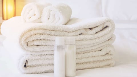 Free minibar, desk, free WiFi, bed sheets