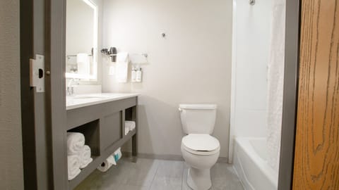 Standard Room | Desk, blackout drapes, iron/ironing board, free cribs/infant beds