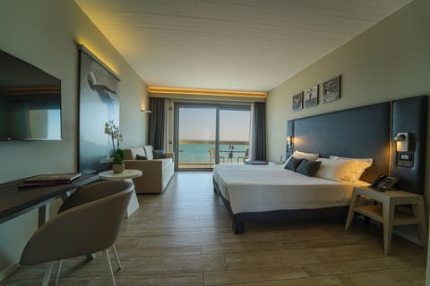 Minibar, in-room safe, desk, soundproofing