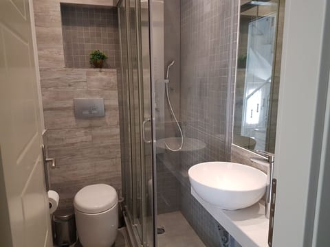 Economy Double Room | In-room safe, desk, rollaway beds, free WiFi