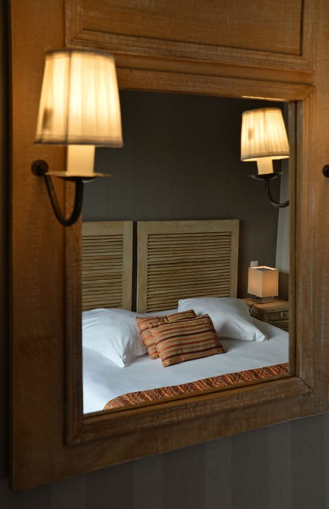 Standard Room, City View | Minibar, in-room safe, individually decorated, desk