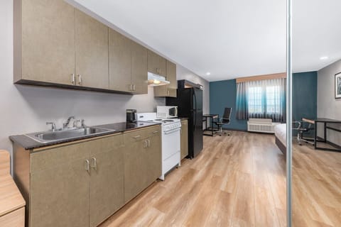 Apartment, 1 King Bed, Non Smoking | Premium bedding, desk, laptop workspace, blackout drapes