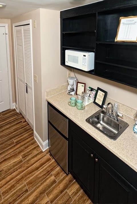 River suite 103 | Individually decorated, individually furnished, desk, laptop workspace