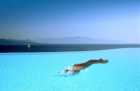 Seasonal outdoor pool, pool umbrellas, sun loungers