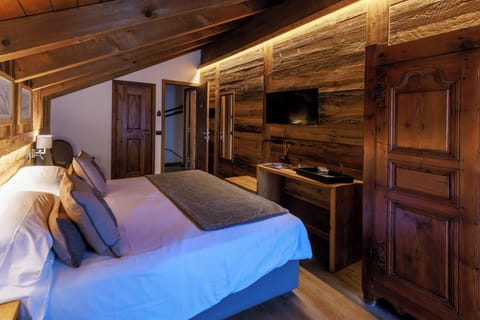 Romantic Double Room | In-room safe, individually decorated, individually furnished, desk