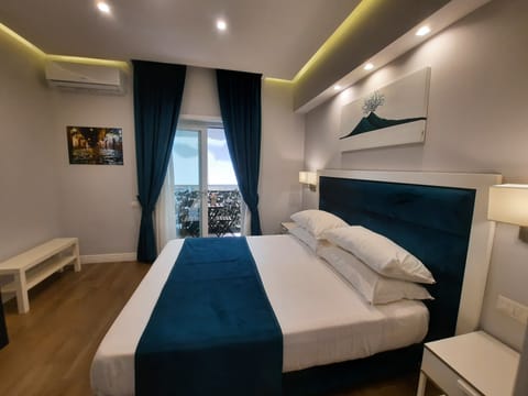 Comfort Double Room | Minibar, in-room safe, blackout drapes, soundproofing