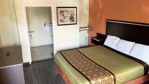 Desk, laptop workspace, free WiFi, bed sheets