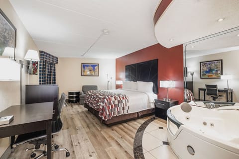 Superior Room, 1 King Bed, Non Smoking, Jetted Tub | In-room safe, desk, laptop workspace, soundproofing