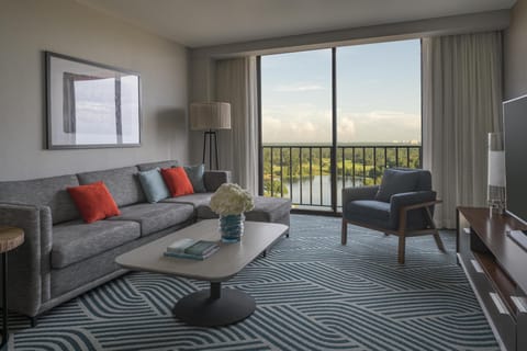 Junior Suite | Premium bedding, in-room safe, individually decorated