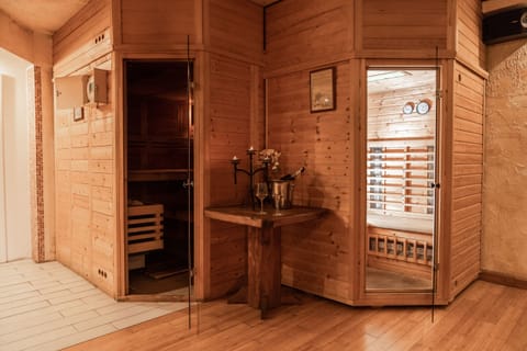 Sauna, steam room