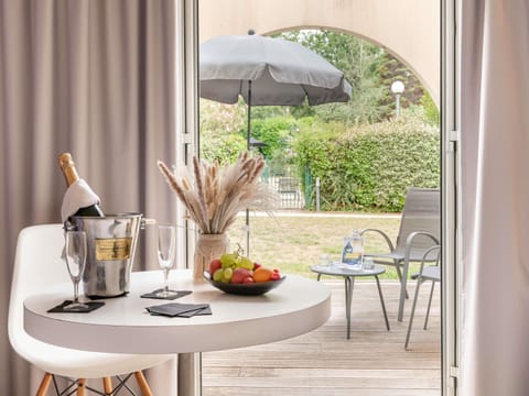 Superior Room, Terrace | Blackout drapes, soundproofing, iron/ironing board, free WiFi