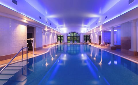 Indoor pool, sun loungers