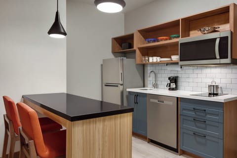 Premium bedding, pillowtop beds, in-room safe, desk