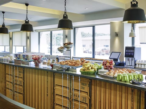Daily buffet breakfast (GBP 13.00 per person)