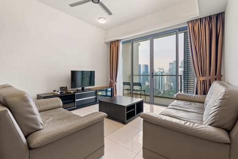Executive Apartment | Living room | Flat-screen TV