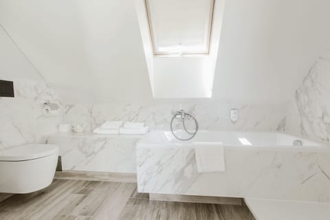 Apartment | Bathroom | Hair dryer, towels