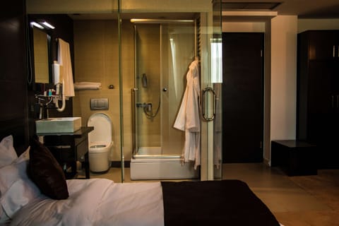 Standard Room, 2 Twin Beds, Smoking | Premium bedding, in-room safe, desk, blackout drapes