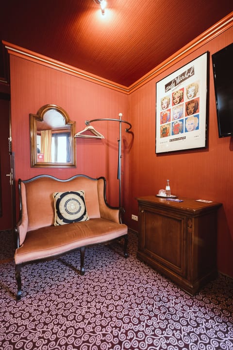 Double Room | Hypo-allergenic bedding, desk, free WiFi, bed sheets