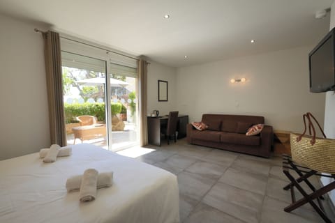 Superior Room | Living area | Flat-screen TV