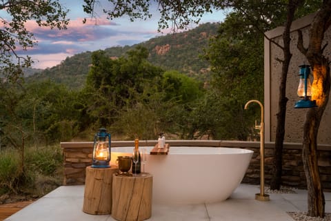 Separate tub and shower, deep soaking tub, rainfall showerhead