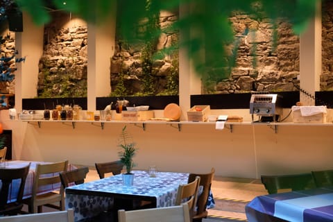 Daily buffet breakfast (CHF 13 per person)