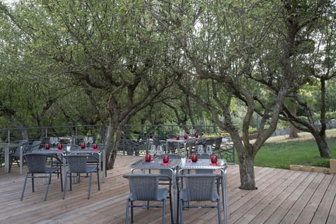 Breakfast, lunch and dinner served