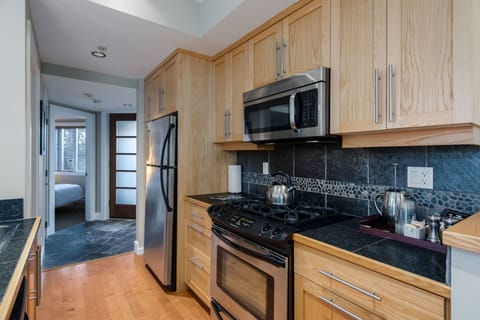 Apartment, 1 Bedroom | Private kitchen | Fridge, microwave, stovetop, dishwasher