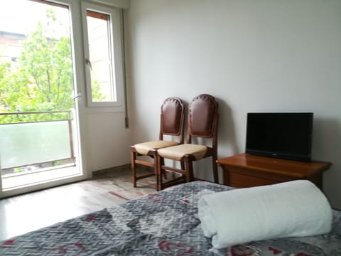 Double or Twin Room, Shared Bathroom | Soundproofing, free WiFi, bed sheets