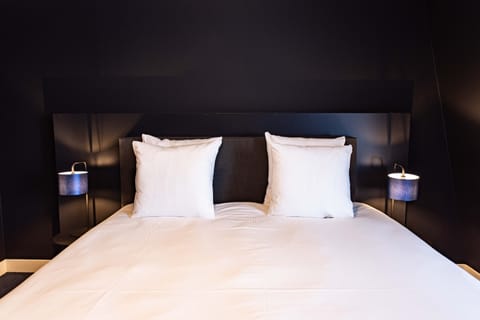 Pillowtop beds, minibar, in-room safe, desk