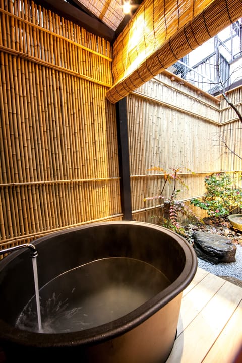 Privation Vacation Home | Private spa tub