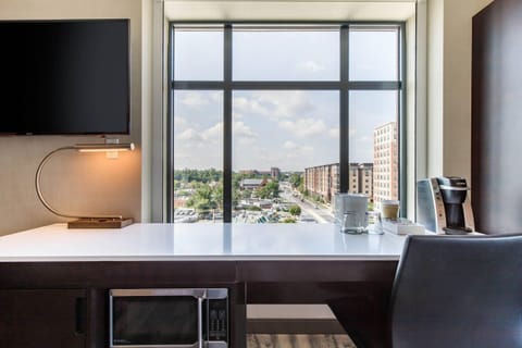Standard Room, 1 King Bed, Non Smoking | In-room safe, individually furnished, desk, laptop workspace