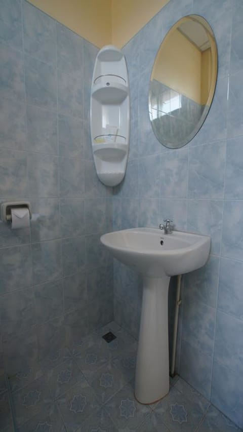 Standard Double Room | Bathroom sink