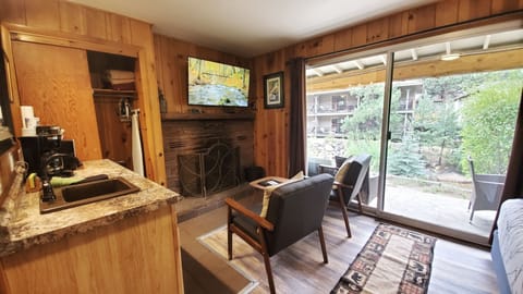 River Lodge Double Queen | Hypo-allergenic bedding, pillowtop beds, individually decorated