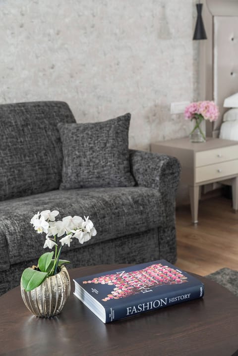 Minibar, in-room safe, desk, laptop workspace