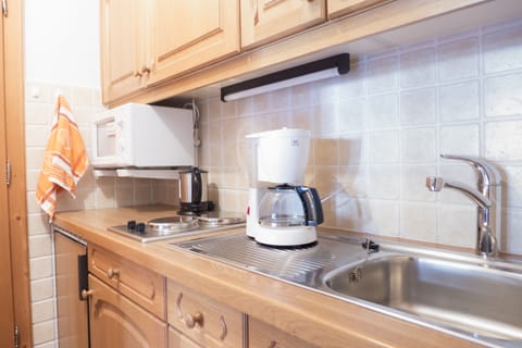 Comfort Apartment, 1 Bedroom, Balcony (6) | Private kitchen | Fridge, microwave, stovetop, coffee/tea maker