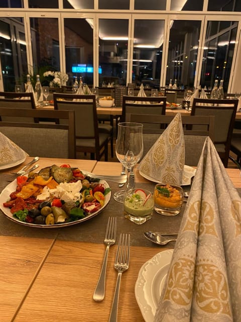 Lunch and dinner served