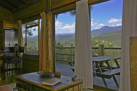 Classic Tree House, 2 Bedrooms, Mountain View, Mountainside | Living area | Fireplace