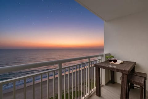Deluxe Condo, 1 Bedroom, Balcony, Oceanfront (1702) | Balcony