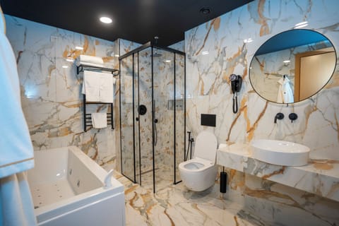 Suite, 1 Double Bed | Bathroom | Combined shower/tub, free toiletries, hair dryer, bathrobes